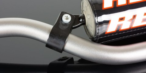 RENTHAL KIEROWNICA 7/8 CALA (22MM) MX HANDLEBAR SILVER SUZUKI RM/RMZ 125/250 `96-01 PADDED KOLOR SREBRNY Z GĄBKĄ